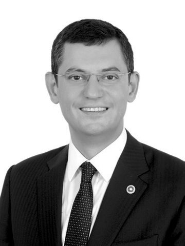 Özgür Özel portresi
