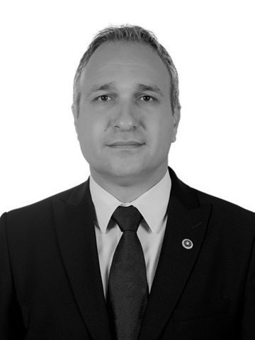 Suat Özçağdaş portresi